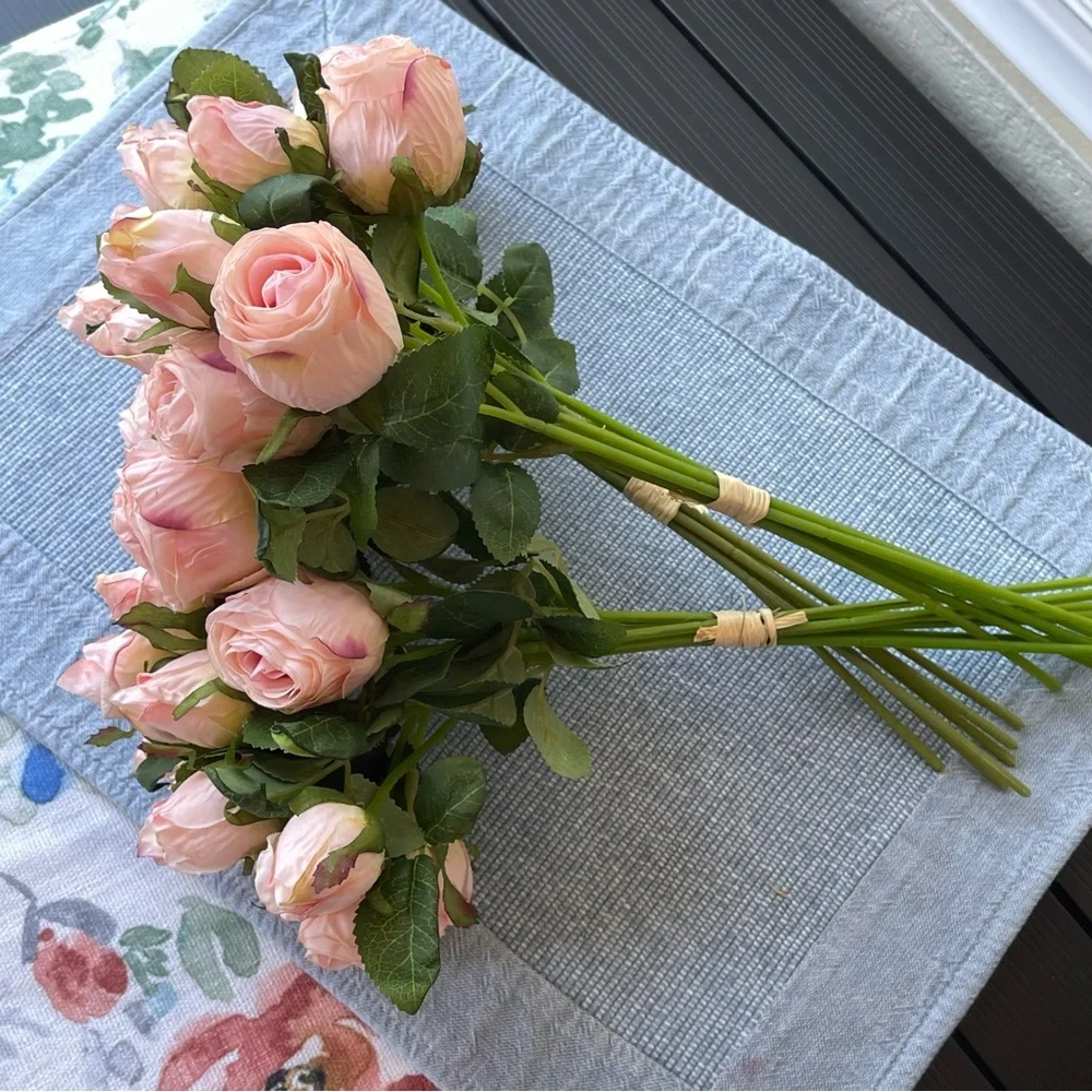 New High end Handecraft 18 silk Flowers with vase   Item: 18 silk Flowers  + Vas - Picture 13 of 14